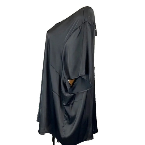 Torrid Plus 3 Black Satin Crew Neckline Short Sleeve Tee - Picture 5 of 6